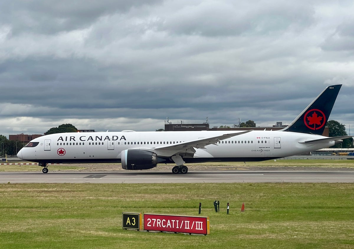 Air Canada Dreamliner at London Heathrow LHR