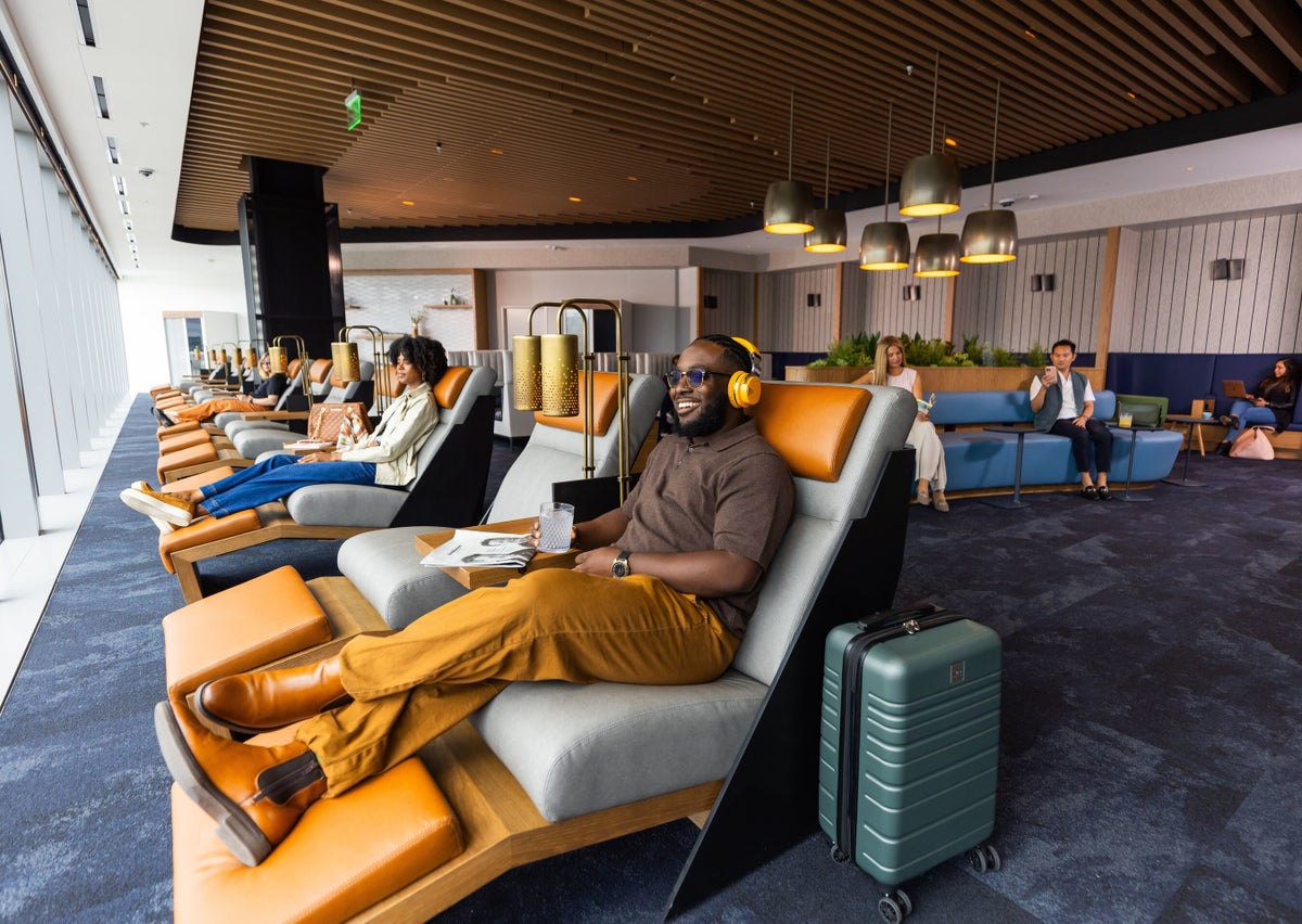 Alaska Airlines Will Open New Lounges at Key Hubs, Announces ’Flagship’ Lounge in Seattle
