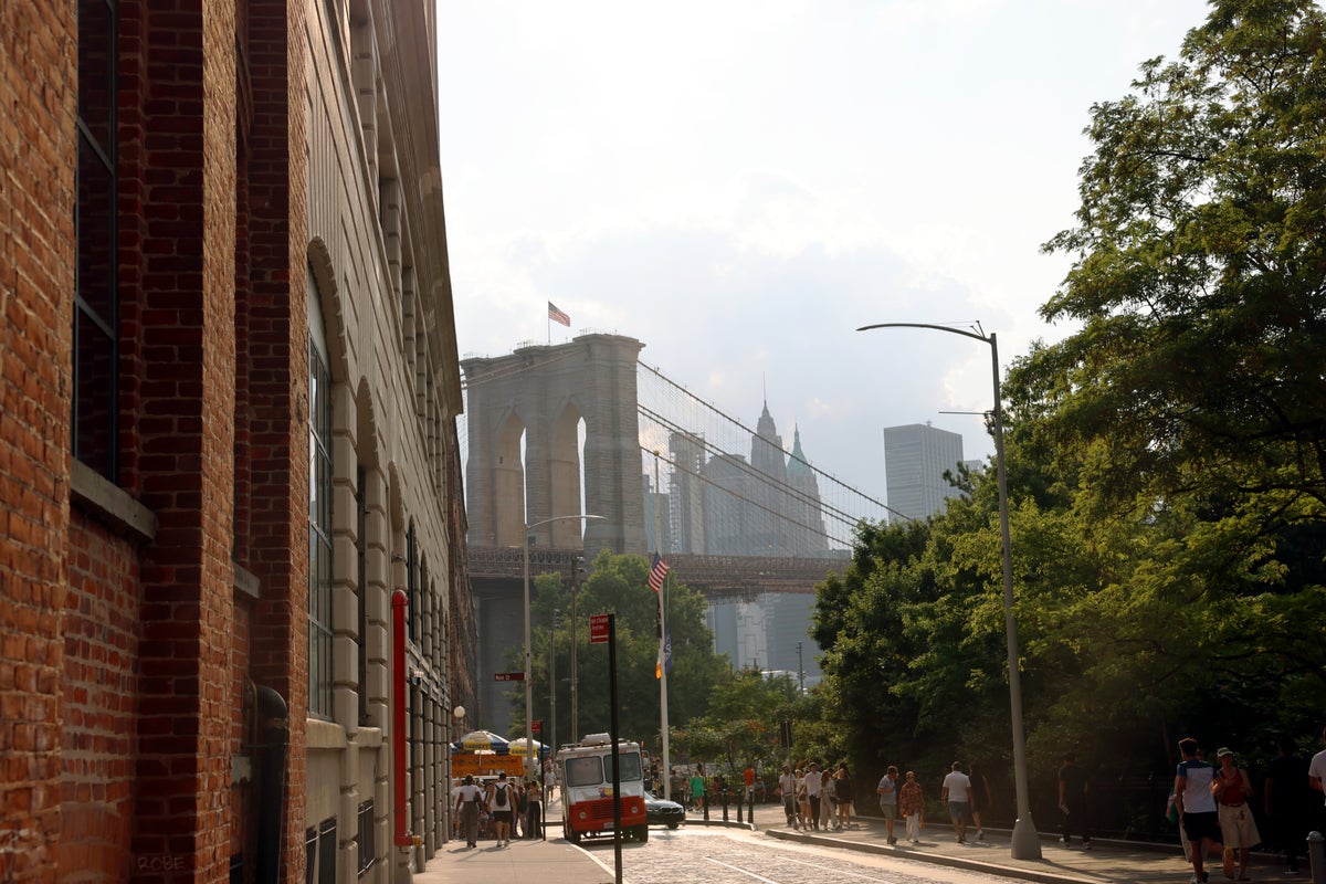 Brooklyn Bridge DUMBO street view