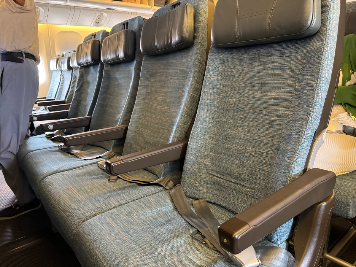 Cathay Pacific B777 300 economy seat pitch