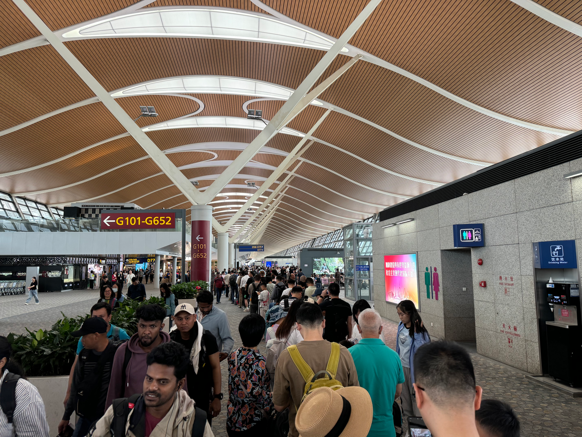 Cathay Pacific boarding line Shanghai PVG