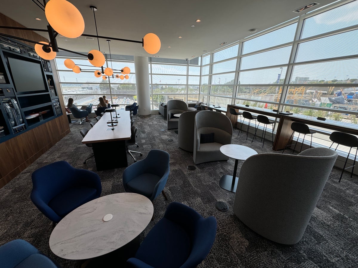 Full List of Lounges at Ronald Reagan Washington National Airport [DCA]