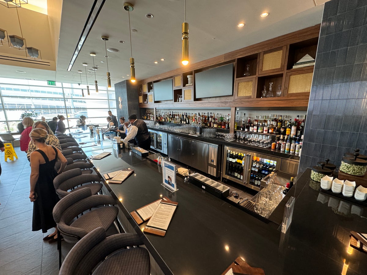 Centurion Lounge DCA Bar Media