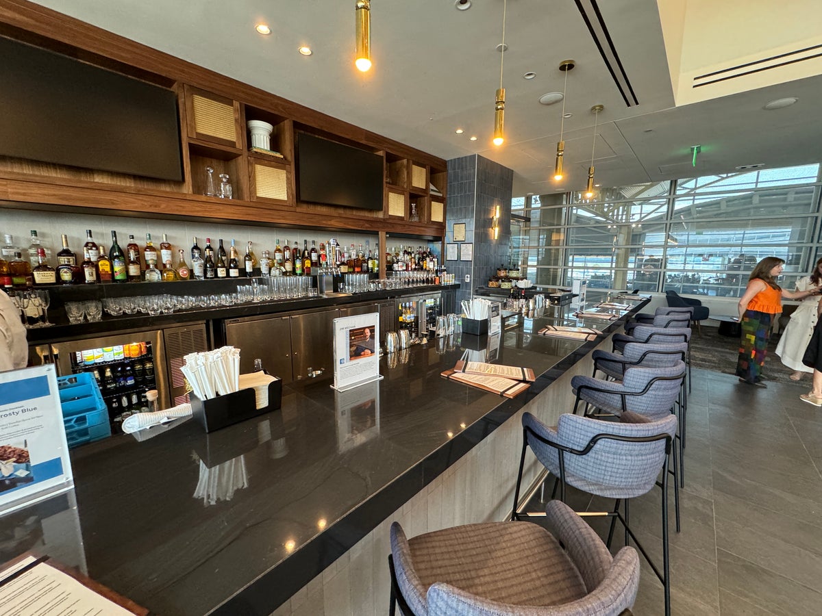 Centurion Lounge DCA Bar Seating