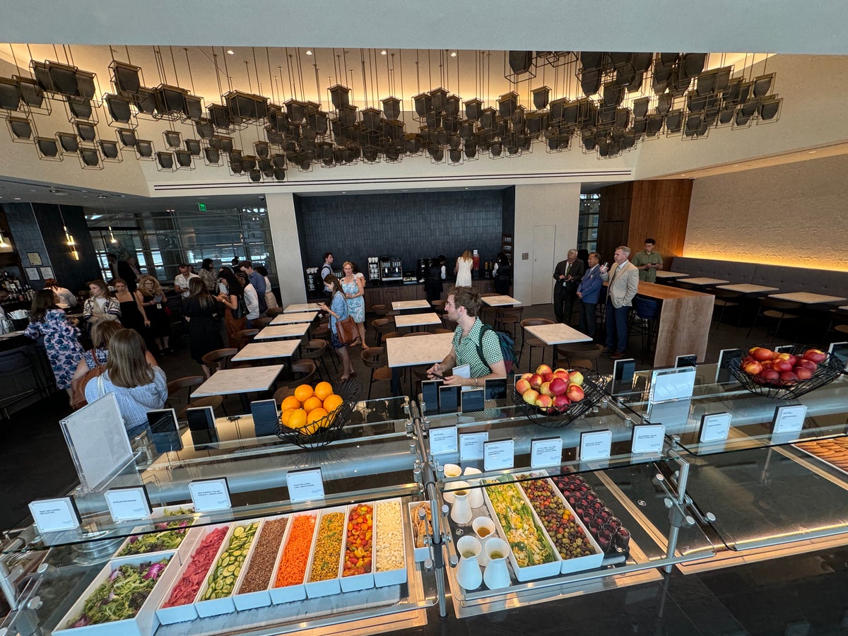 Centurion Lounge DCA Buffet Overview Tour