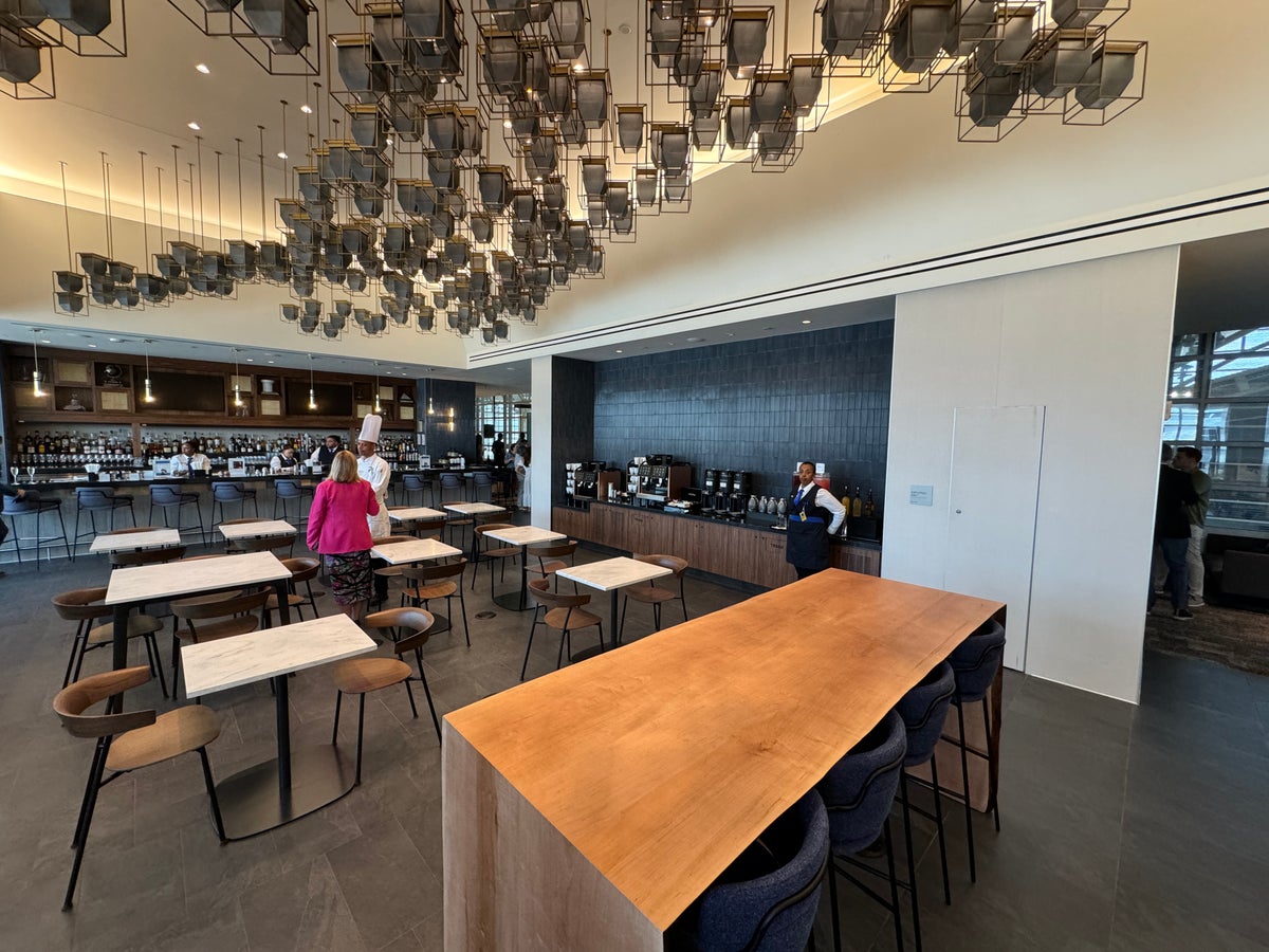 Centurion Lounge DCA Dining Table