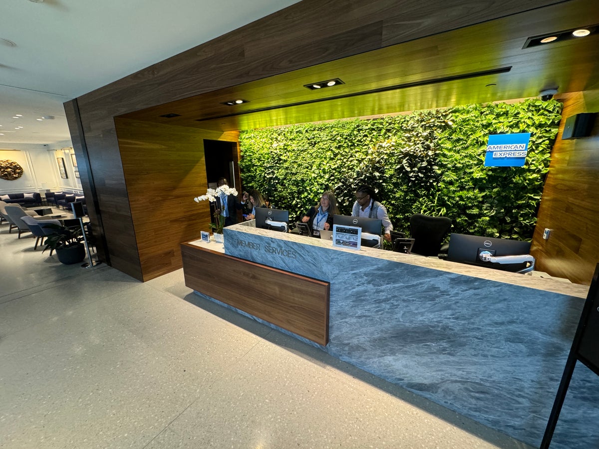 Centurion Lounge DCA Entrance Desk