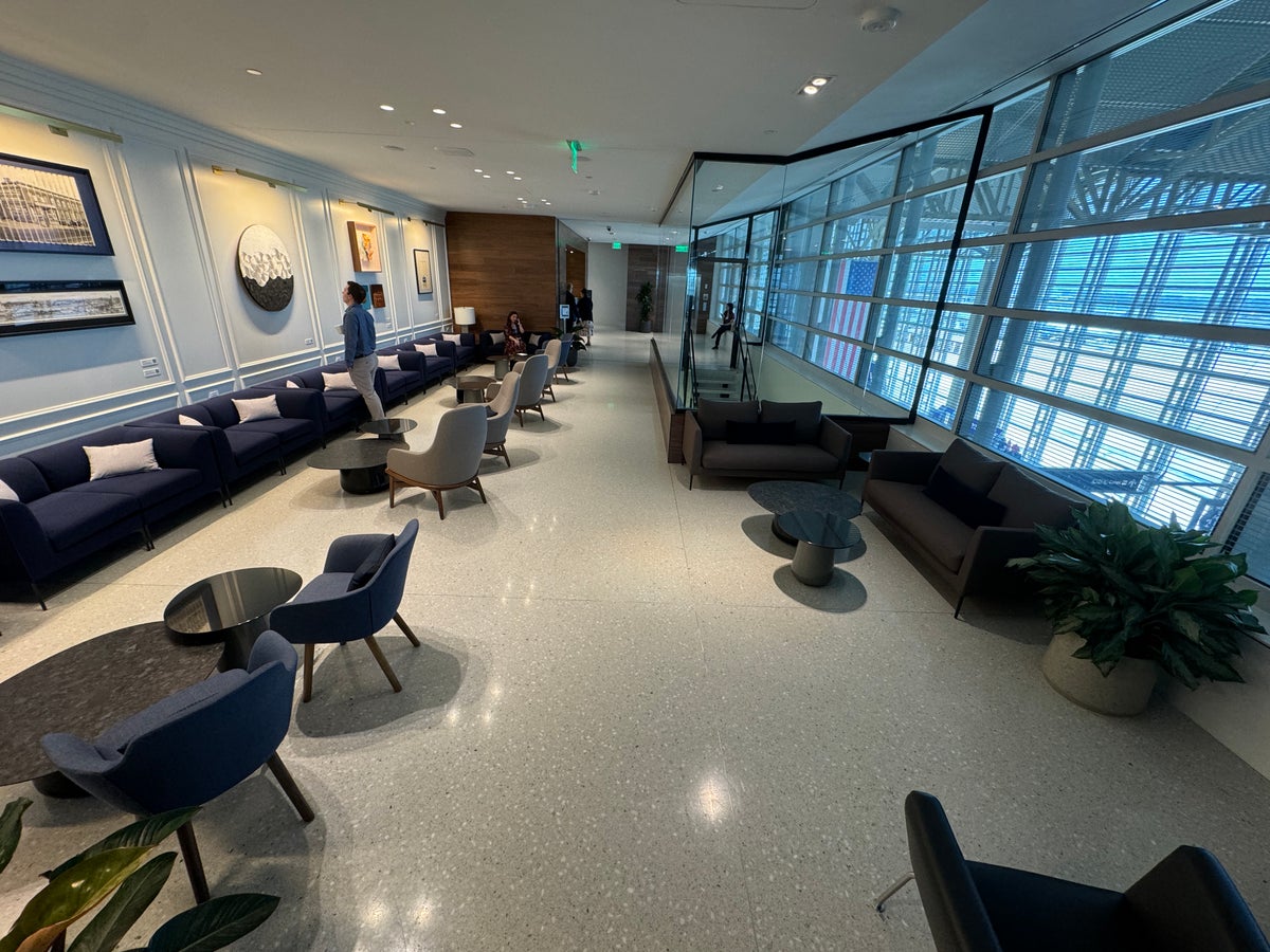 Centurion Lounge DCA Entrance Seating