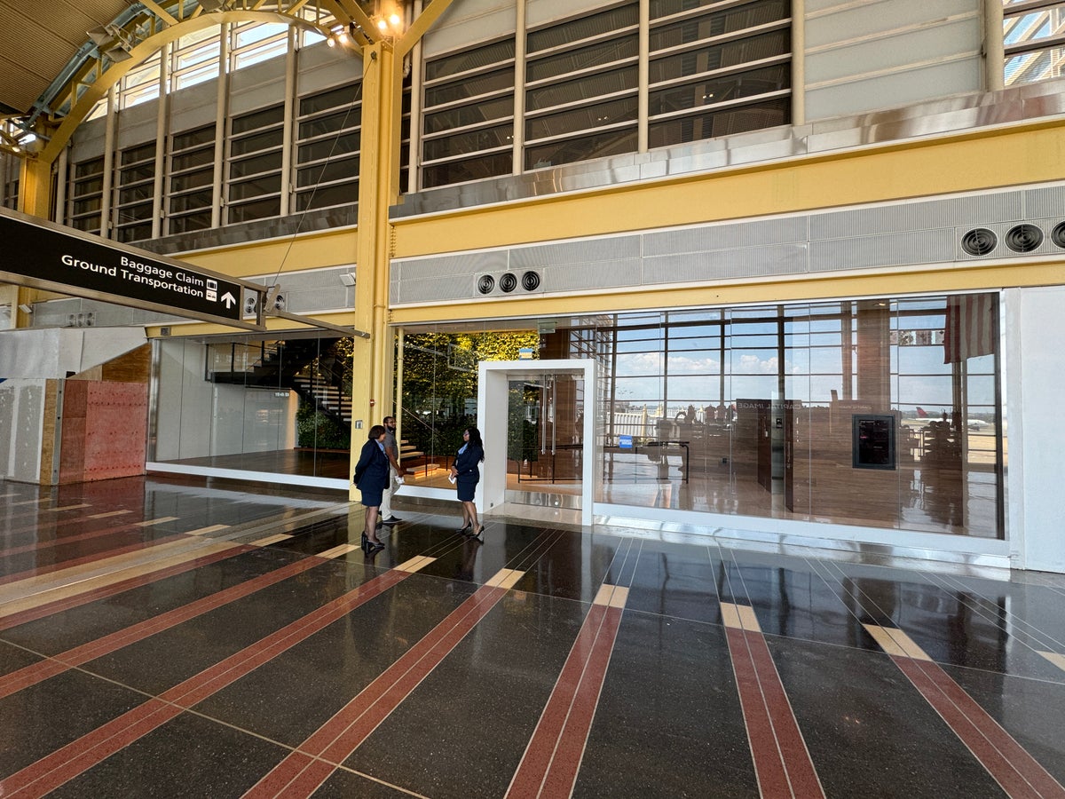 Centurion Lounge DCA Entrance