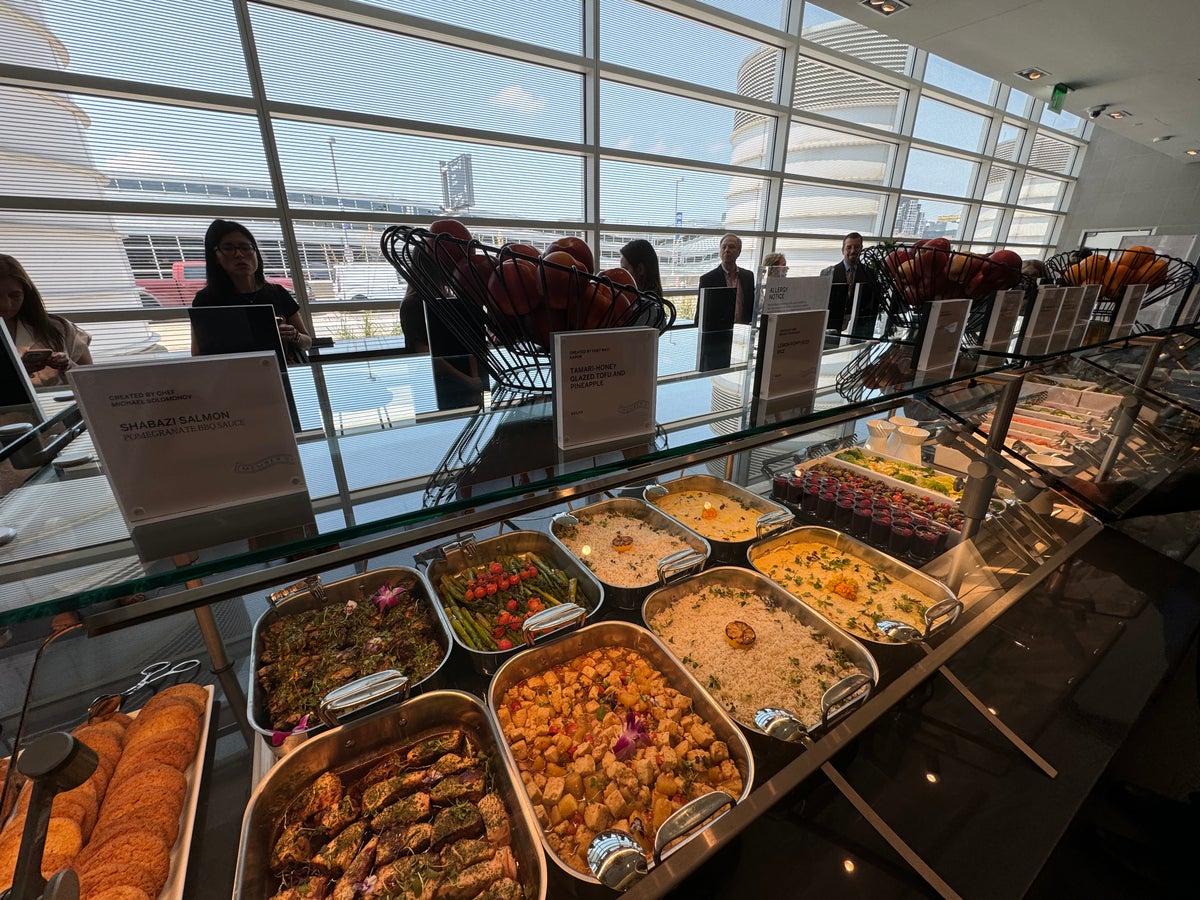 Centurion Lounge DCA Hot Food