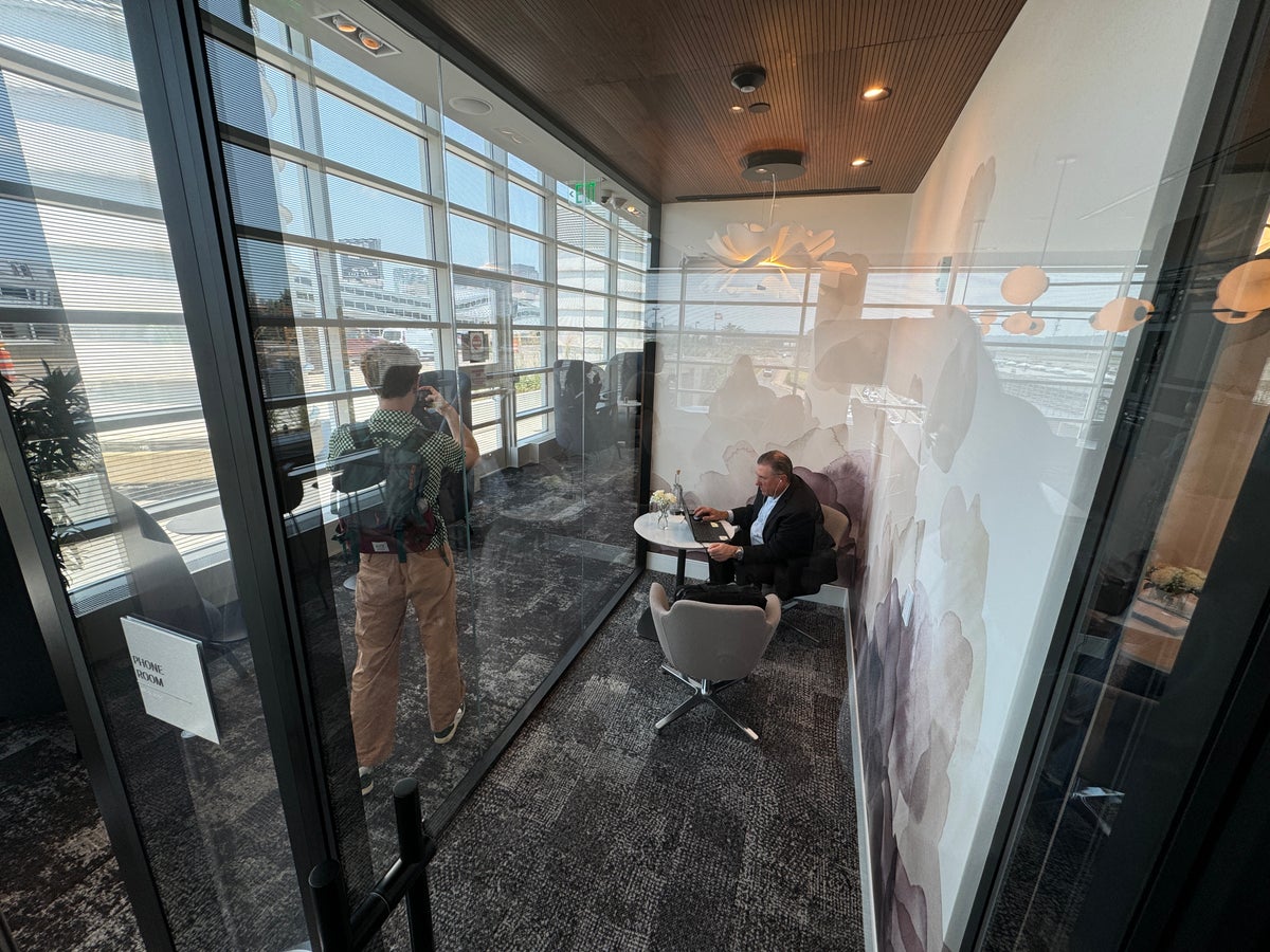 Centurion Lounge DCA Phone Room