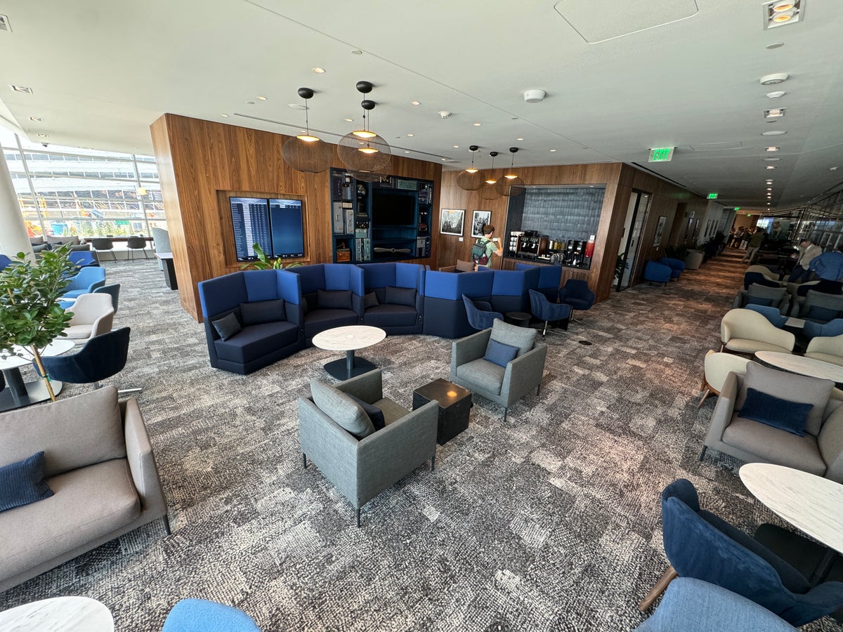 Loungepedia Just Launched Its App To Help You Find Airport Lounges