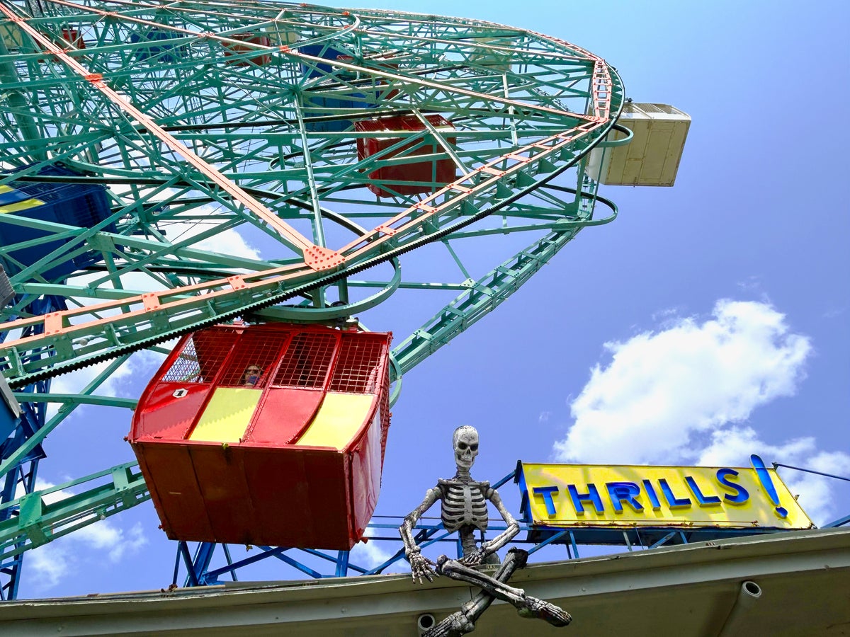 Coney Island Denos Wonder Wheel skeleton