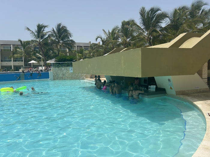 Dreams Onyx swim-up bar Dreams Onyx swim-up bar