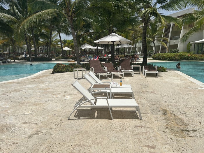 Dreams Onyx pool lounge chairs Dreams Onyx pool lounge chairs