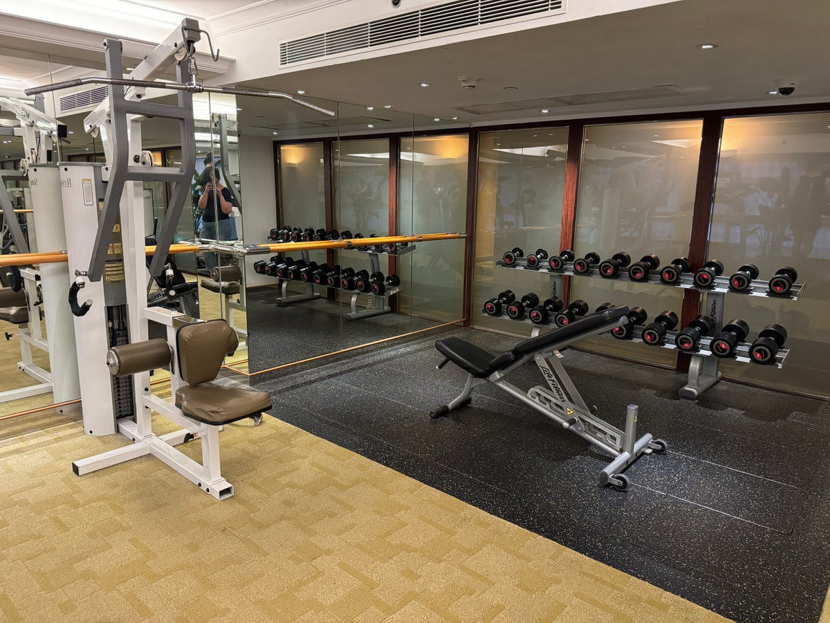 Holiday Inn Golden Mile Hong Kong barbell