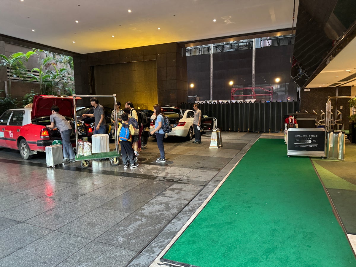 Holiday Inn Golden Mile Hong Kong car entrance