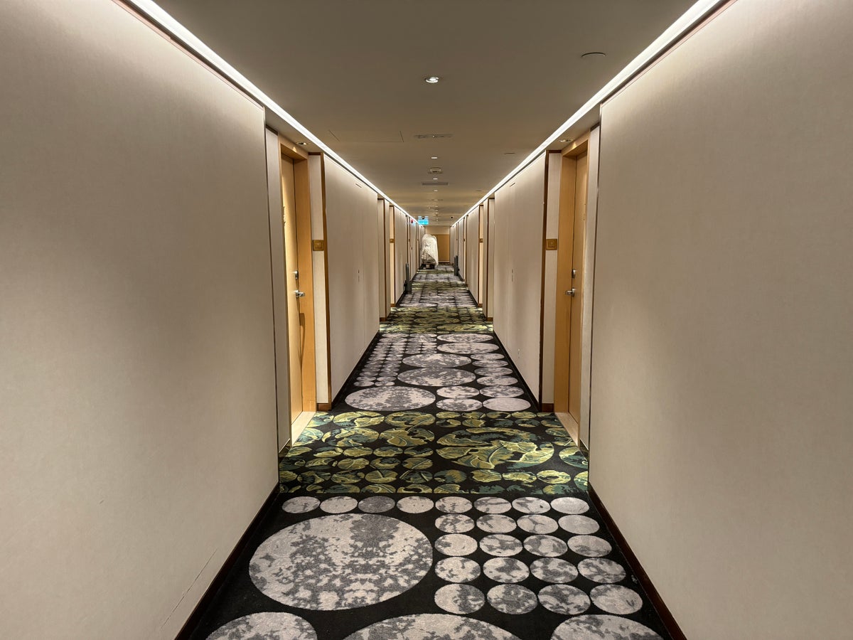 Holiday Inn Golden Mile Hong Kong hallway