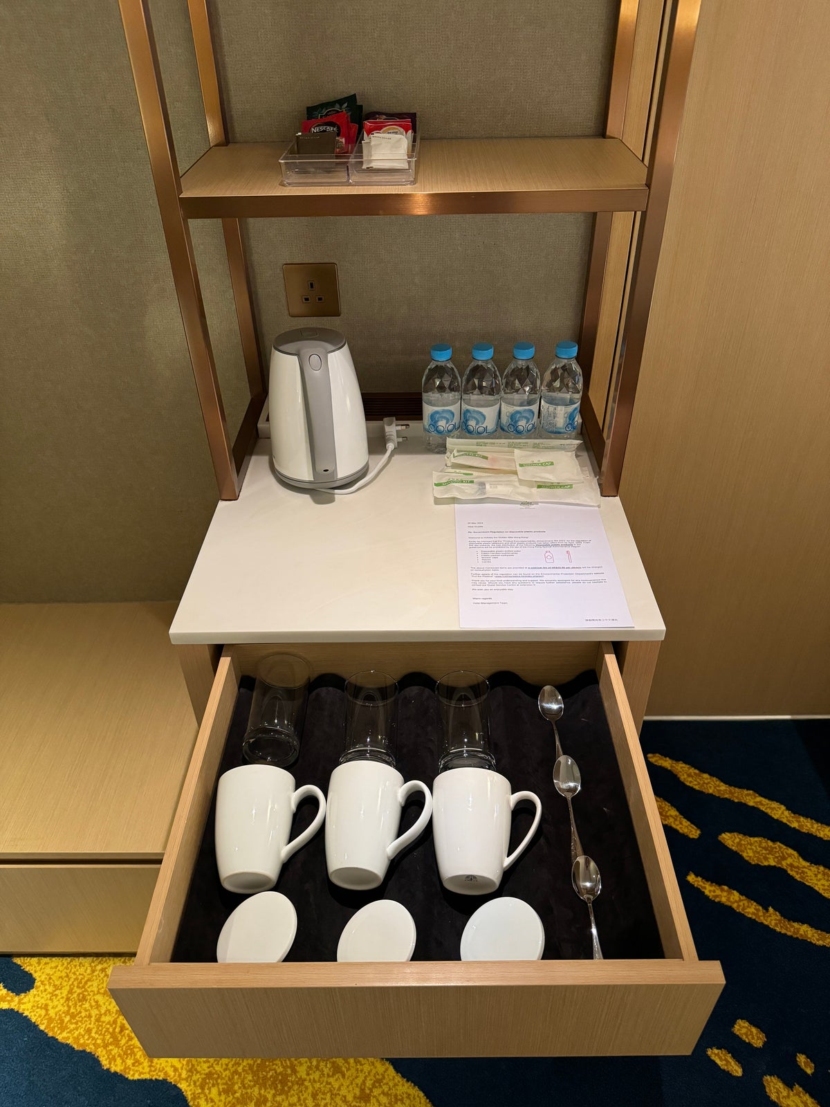 Holiday Inn Golden Mile Hong Kong minibar