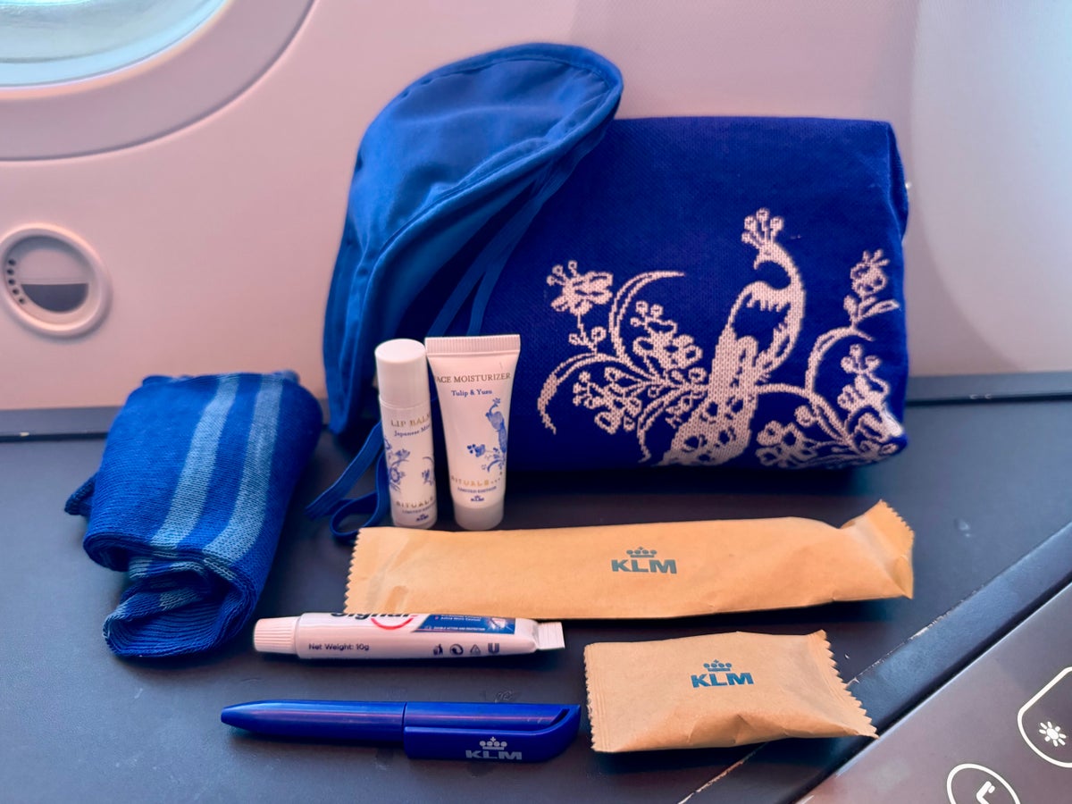 KLM Boeing 78X Business Class amenity kit