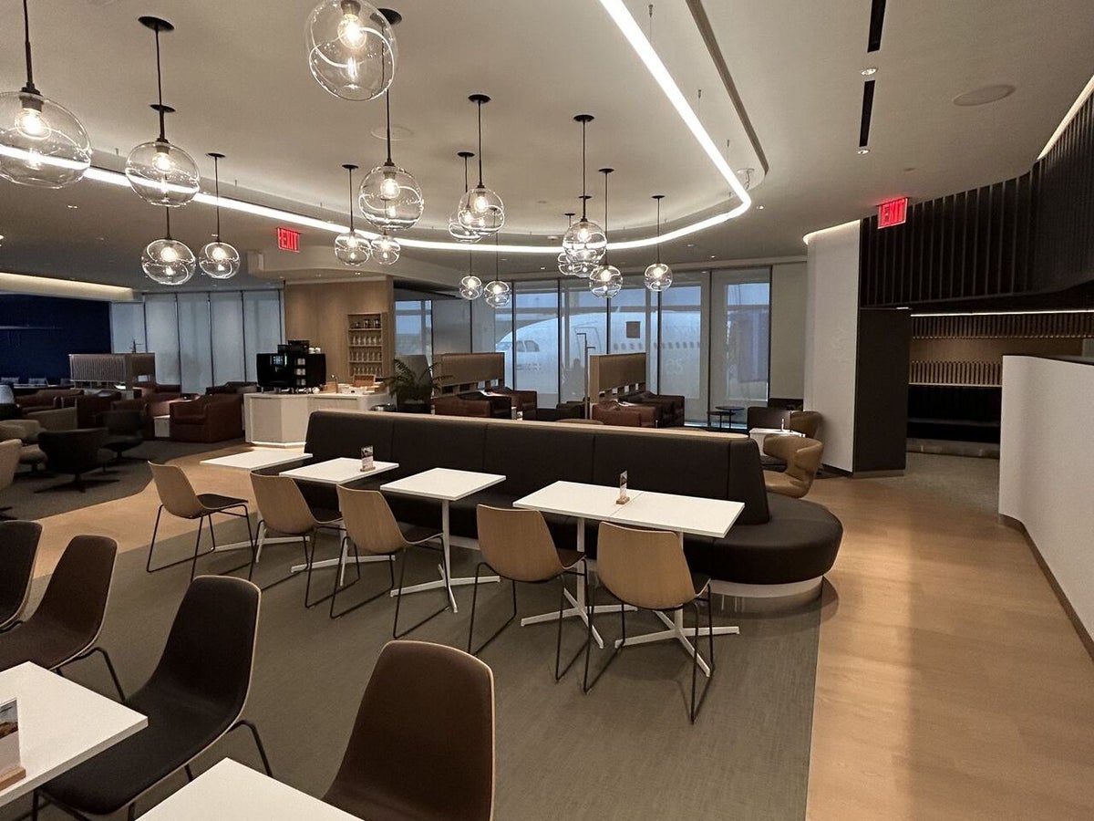 Lufthansa Allegris lounge Newark EWR view toward tarmac