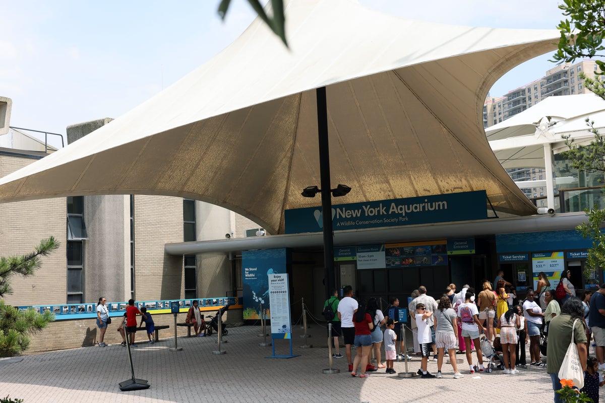 NY Aquarium entrance