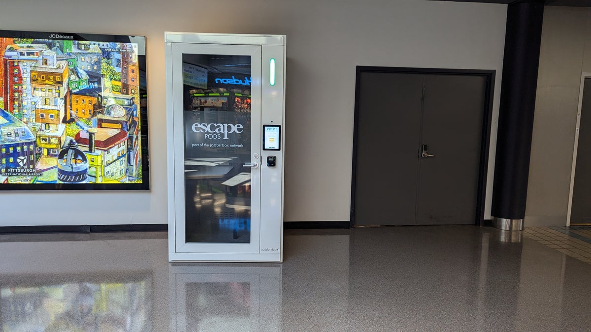 Pittsburgh International Airport (PIT) Escape pod Priority Pass lounge