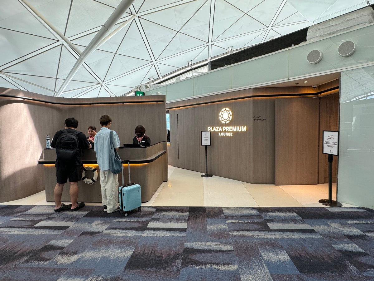 Plaza Premium Lounge at Hong Kong International Airport Near Gate 60 [Review]