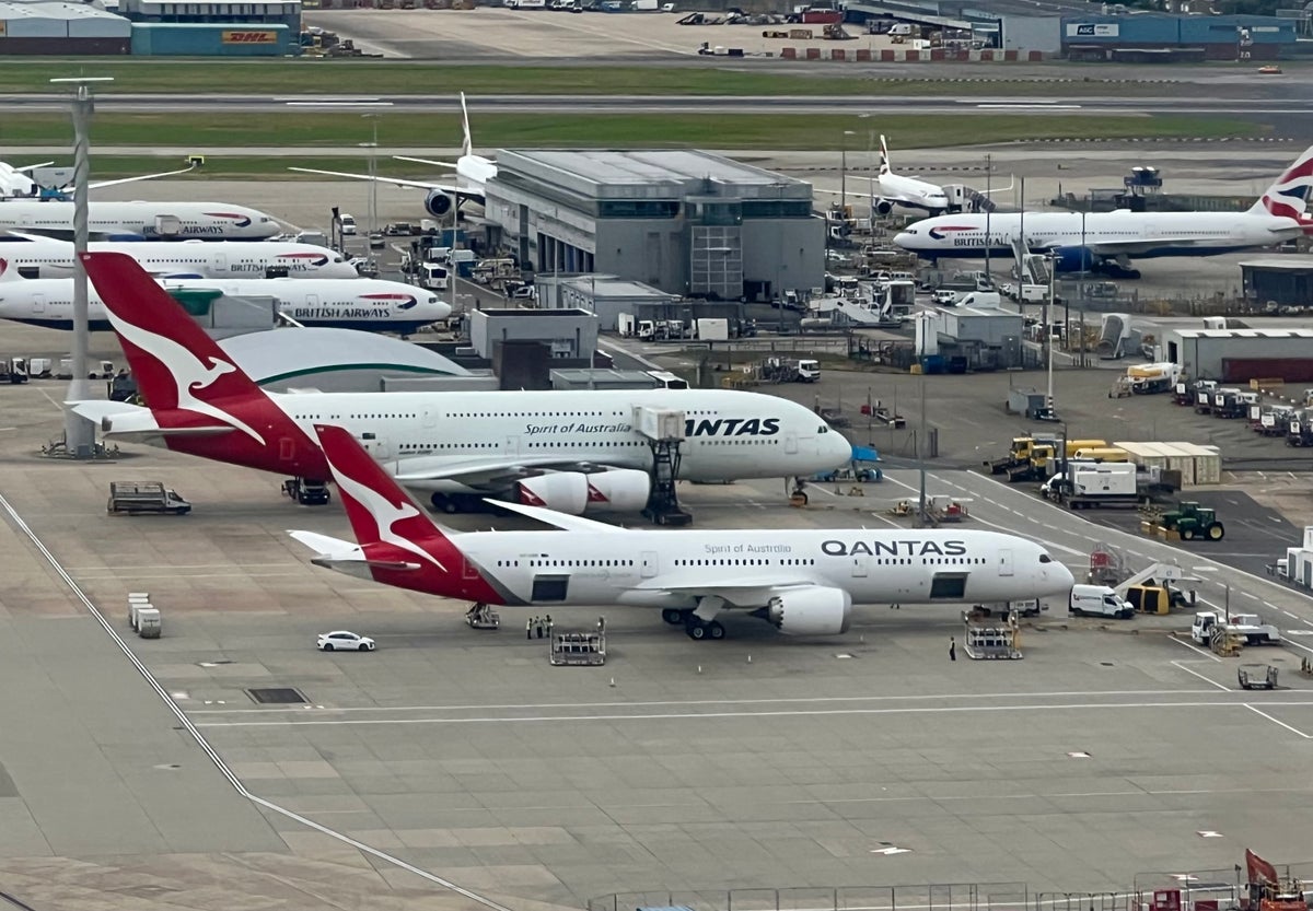 Qantas’ Third Nonstop European Service Takes Off to Paris