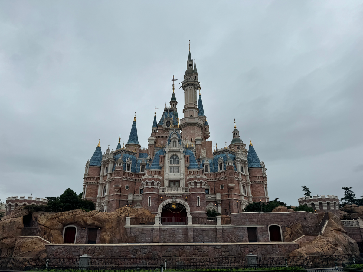 Shanghai Disney castle