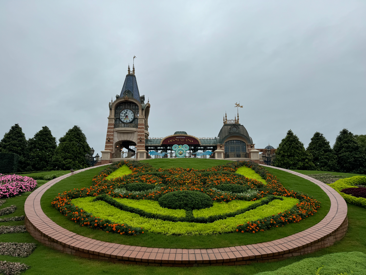 Shanghai Disney entrance