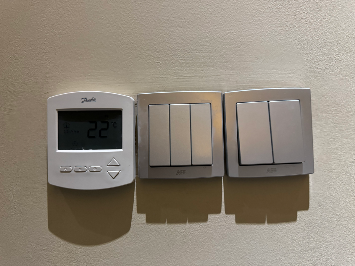 St Regis Lhasa bedroom thermostat switches