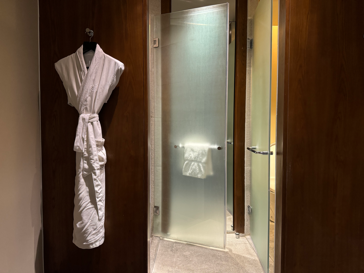 St Regis Lhasa master bathroom rober shower toilet