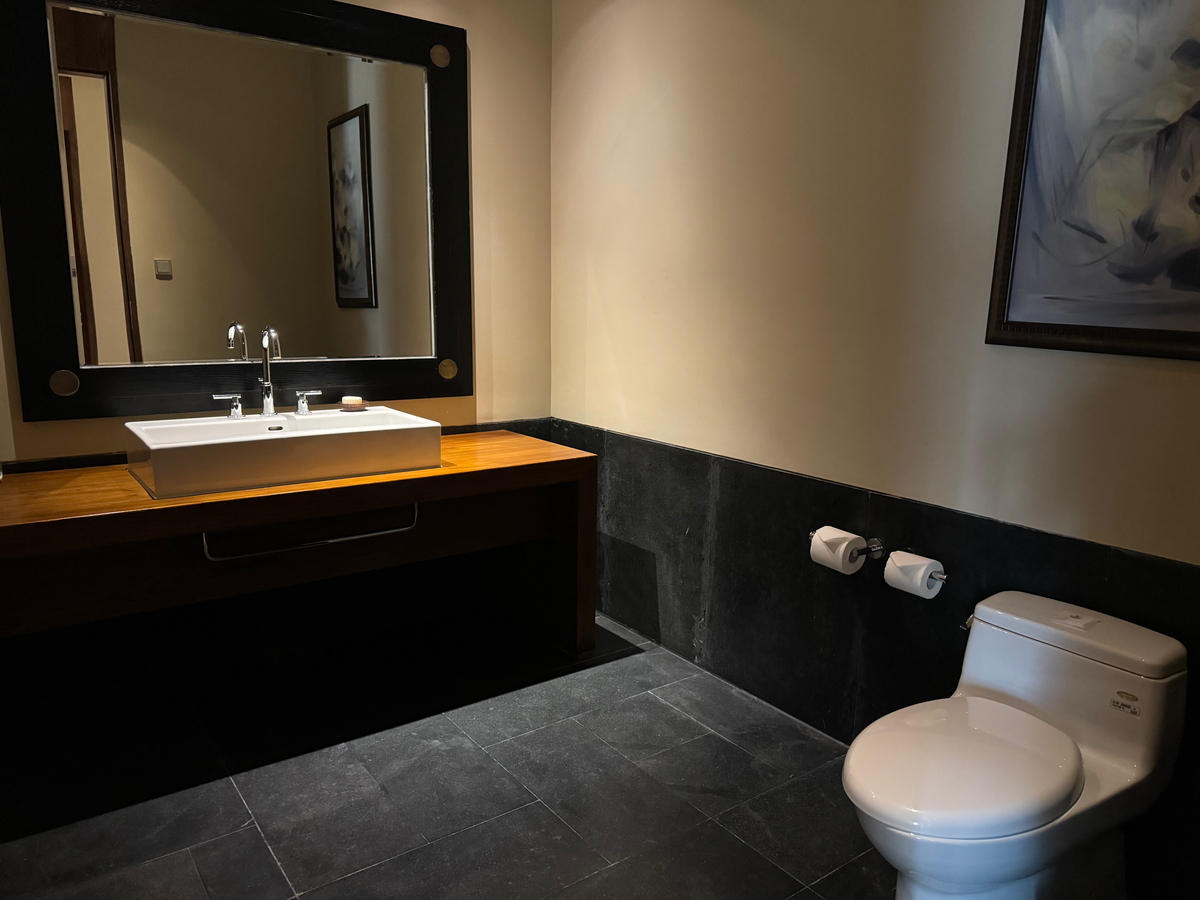 St Regis Lhasa suite half bathroom