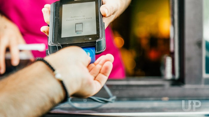 9 Reasons Not To Use Airline Credit Cards [Pros and Cons]