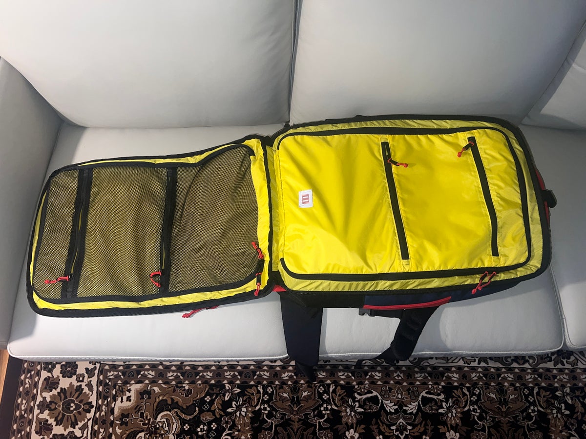 Topo Designs travel bag 40L fully open