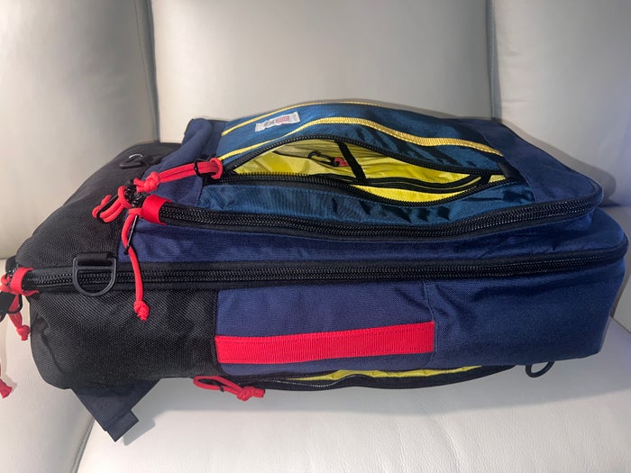 Topo Designs travel bag 40L side opening
