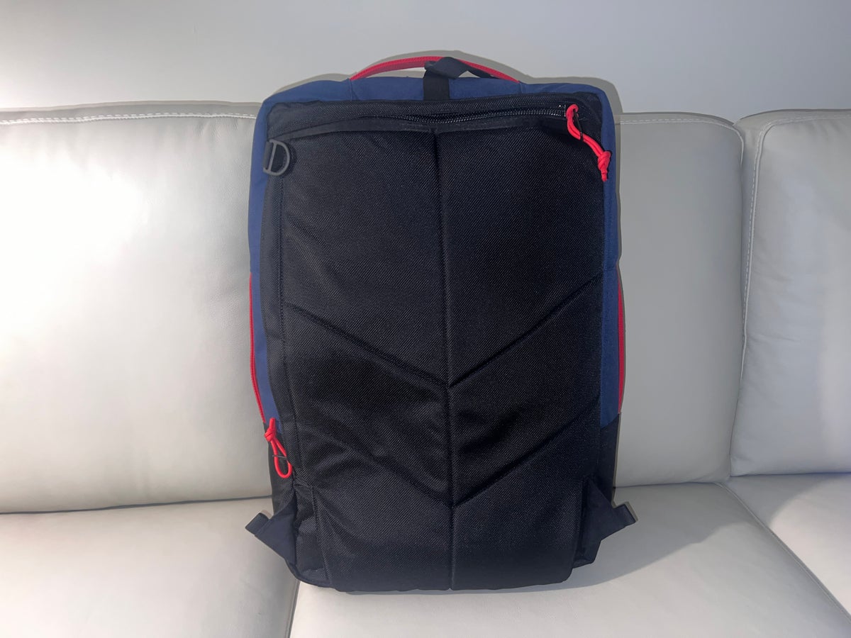 Topo Designs travel bag 40L stoaway straps