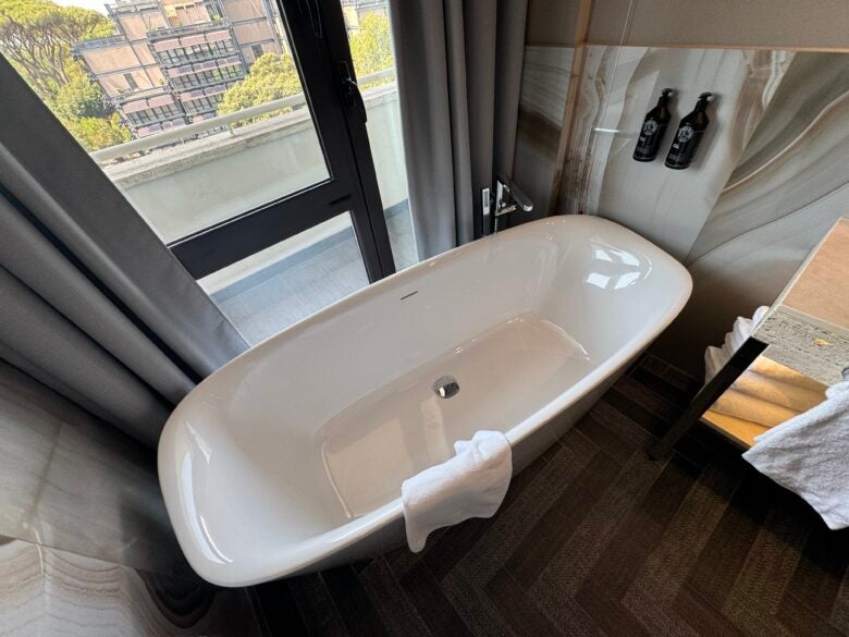 Tribune Rome Bathtub