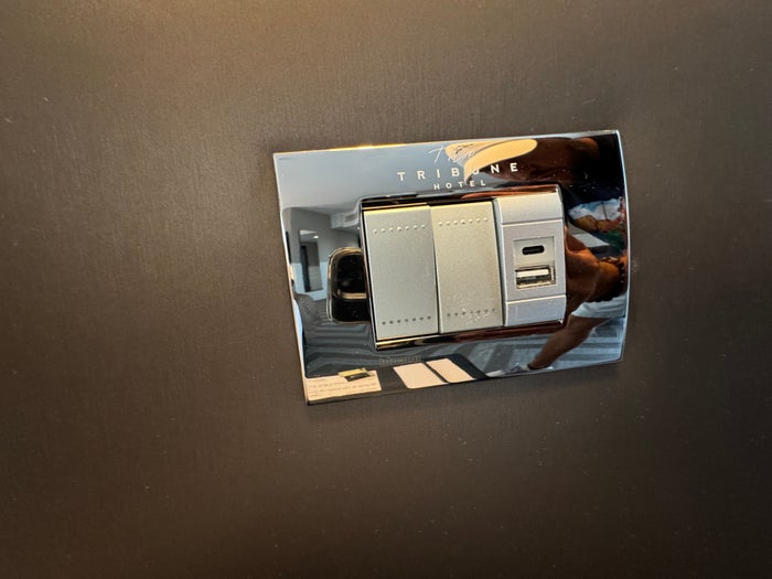 Tribune Rome Light switches and USB Tribune Rome Light switches and USB