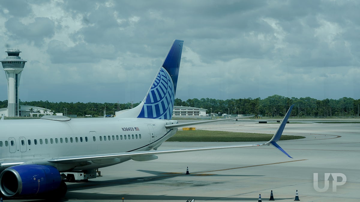 United Airlines 737 Tail RSW Upgraded Points LLC 2