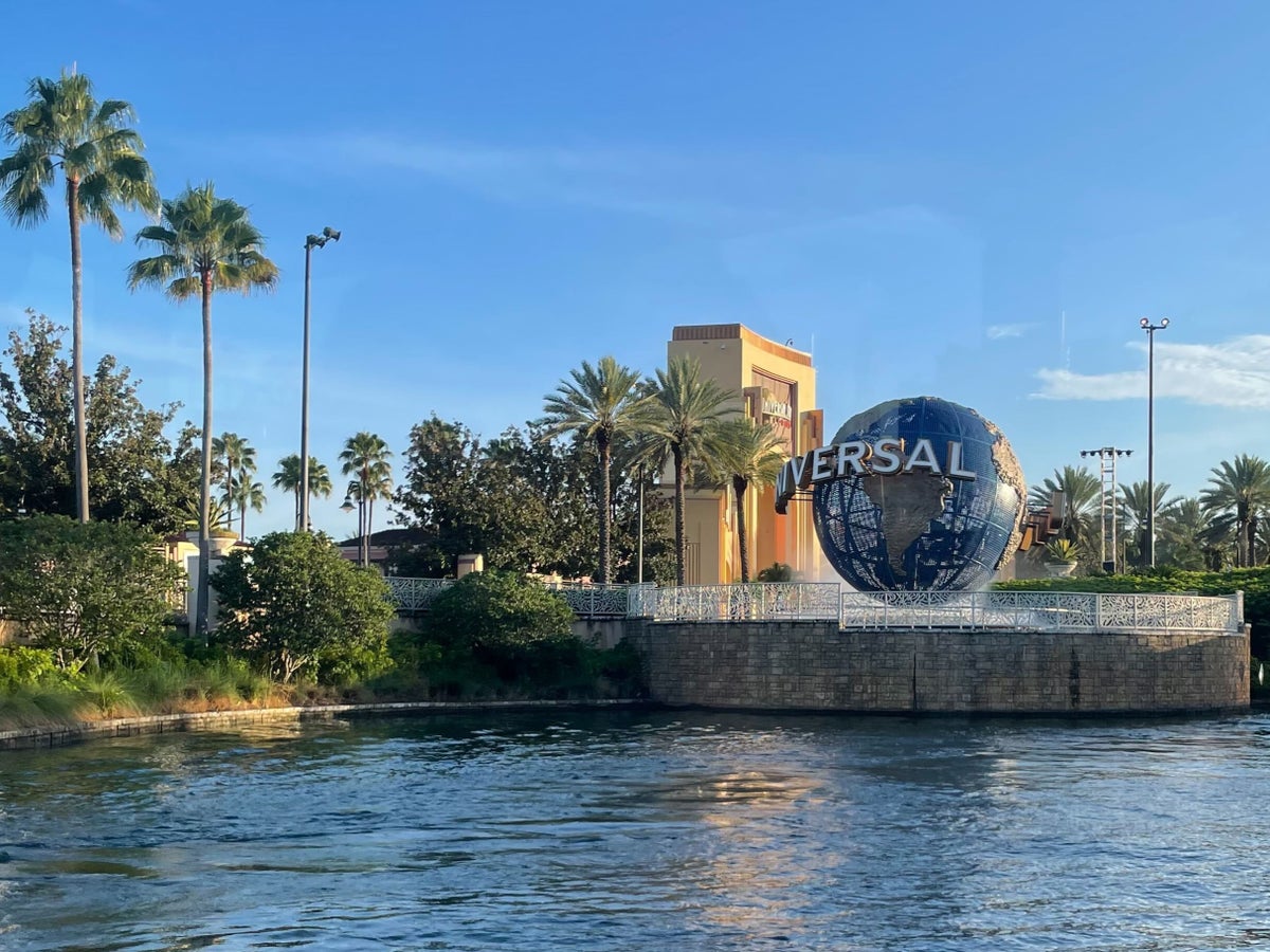 How To Visit Universal Studios for Cheap by Using Points & Miles [2024]