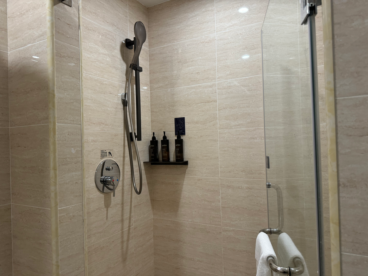 UrCove Beijing Forbidden City bathroom shower