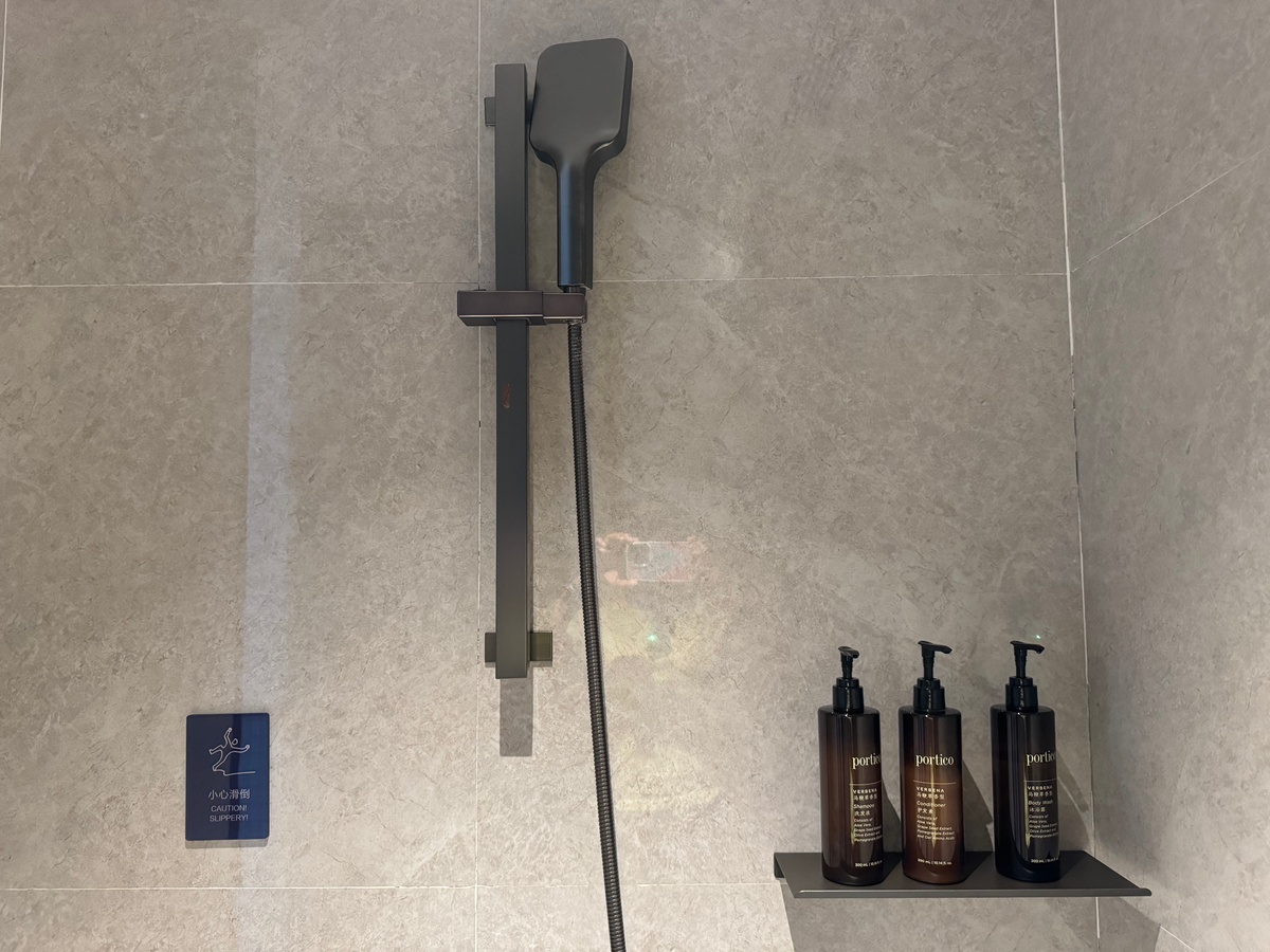 UrCove Chengdu Wenshu Monastery Taikoo Li bathroom shower