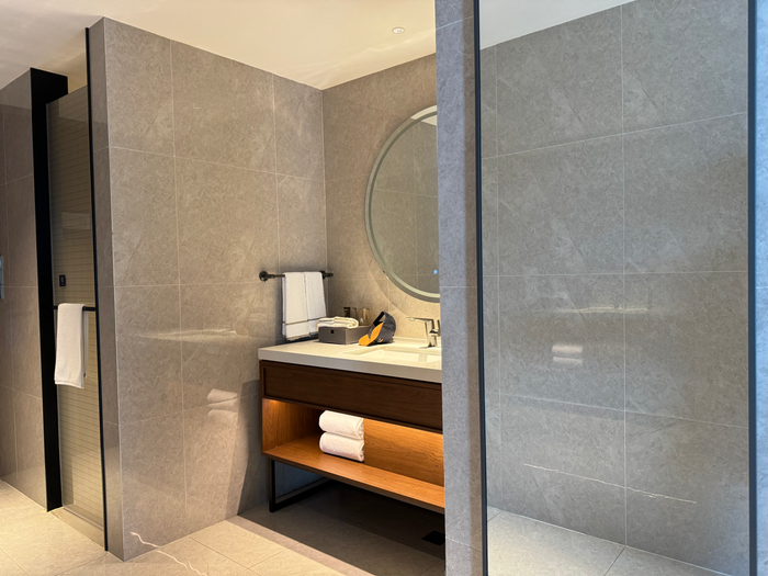 UrCove Chengdu Wenshu Monastery Taikoo Li bathroom
