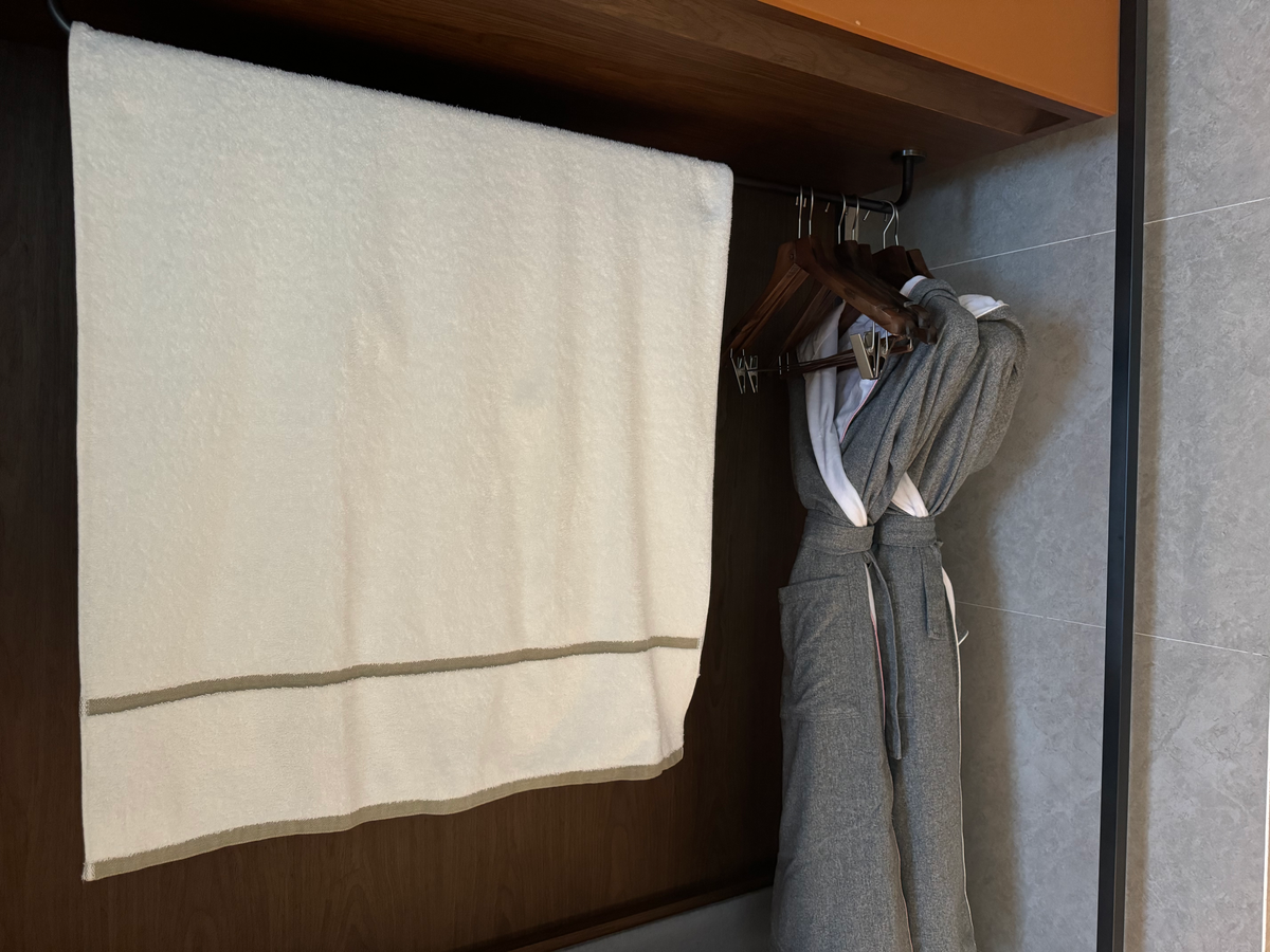 UrCove Chengdu Wenshu Monastery Taikoo Li closet with towel