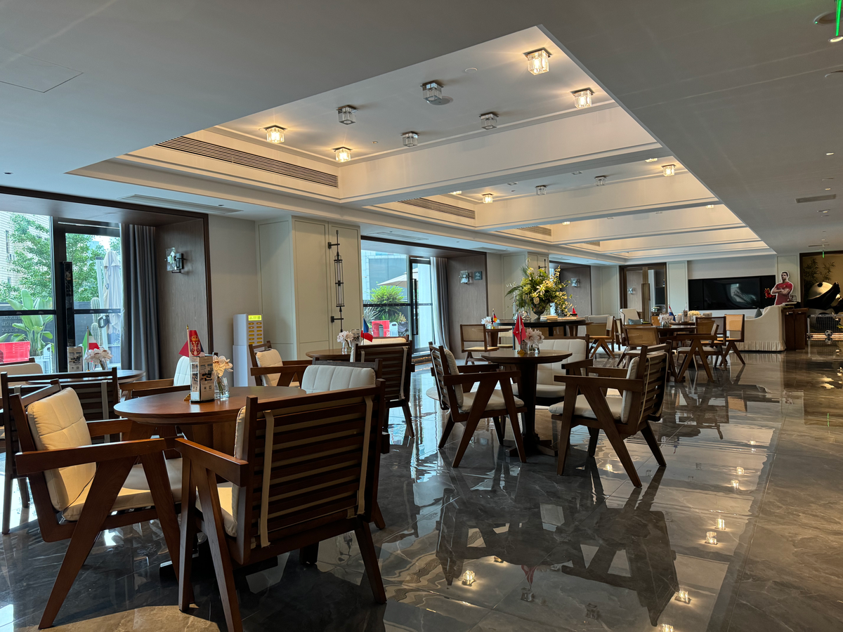 UrCove Chengdu Wenshu Monastery Taikoo Li lobby seating