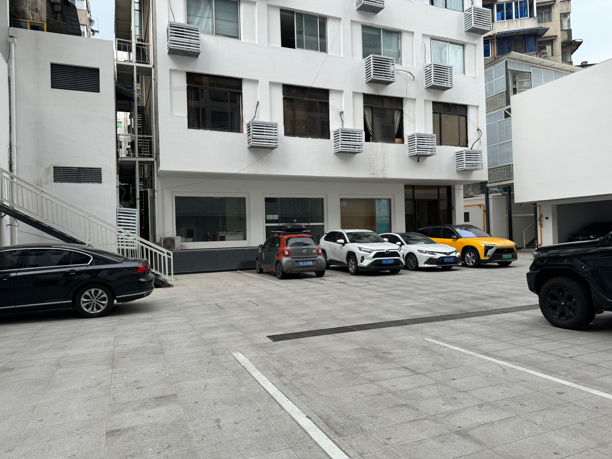 UrCove Chengdu Wenshu Monastery Taikoo Li parking