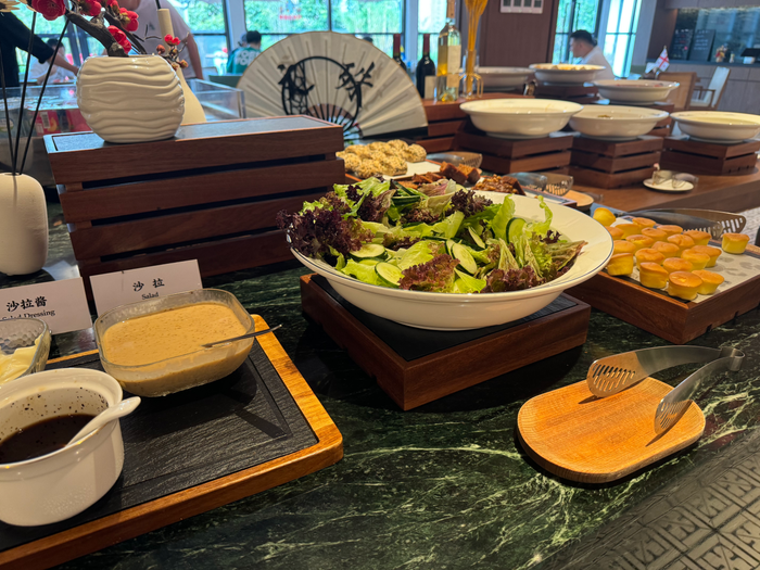UrCove Chengdu Wenshu Monastery Taikoo Li salad bar