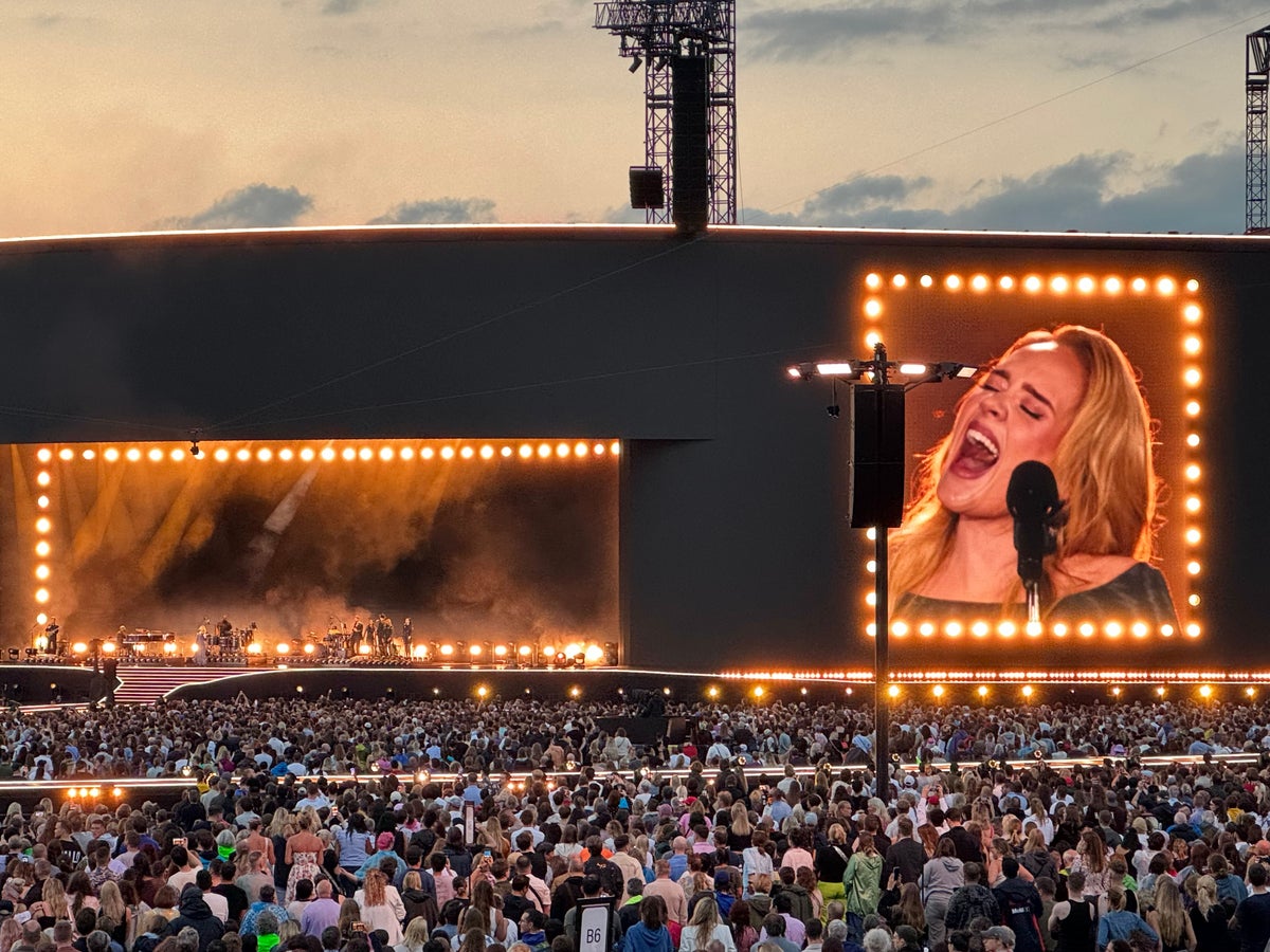 Adele singing in Munich